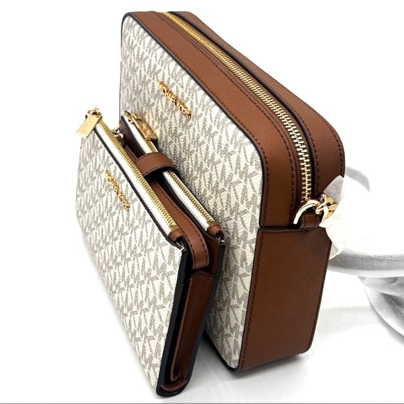Michael Kors Large EW Crossbody Bag & Large Double Zip Wallet Vanilla - Picture 3 of 13